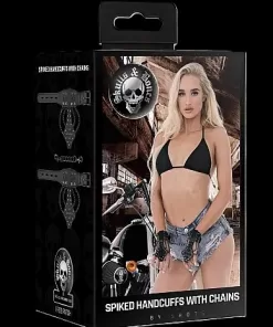 Käsikahleet niiteillä ja ketjuilla